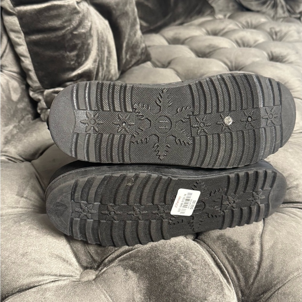 Arizona Jean Company Black Suede Slip-On Shoes - Picture 9 of 9